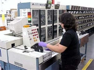 Are Clerks allowed to wear gloves on DBCS / AFCS 200 machines